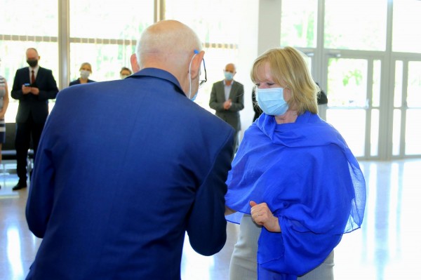 Click to zoom the picture.